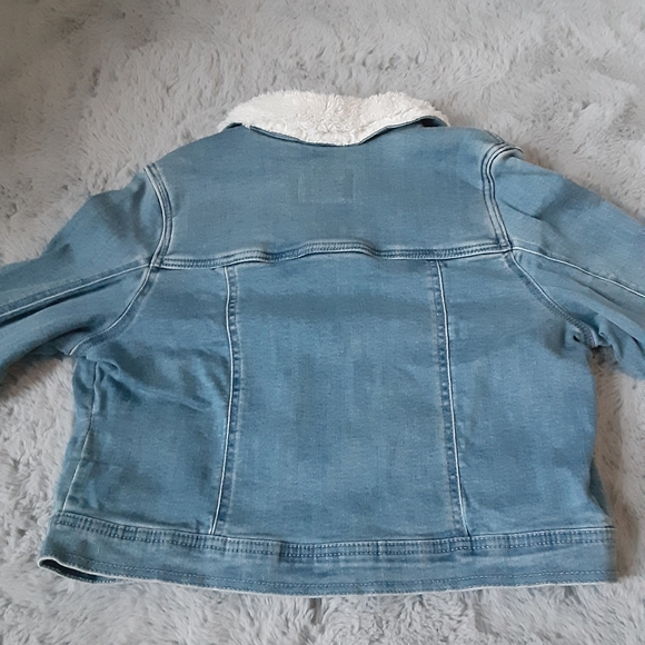 NWOT⭐Justice🔥 Jean jacket with a fur collar✨ - Picture 4 of 5
